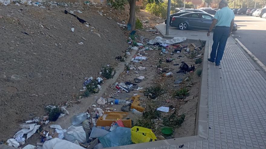 La calle del lanzamiento de basura en Monte Pavero