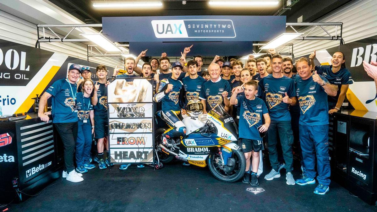 Brian Uriarte, flamante campeón del mundo júnior con el Team UAX SeventyTwo Artbox de Emilio Alzamora