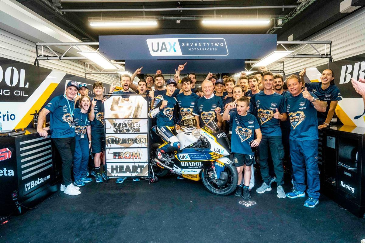 Brian Uriarte, flamante campeón del mundo júnior con el Team UAX SeventyTwo Artbox de Emilio Alzamora