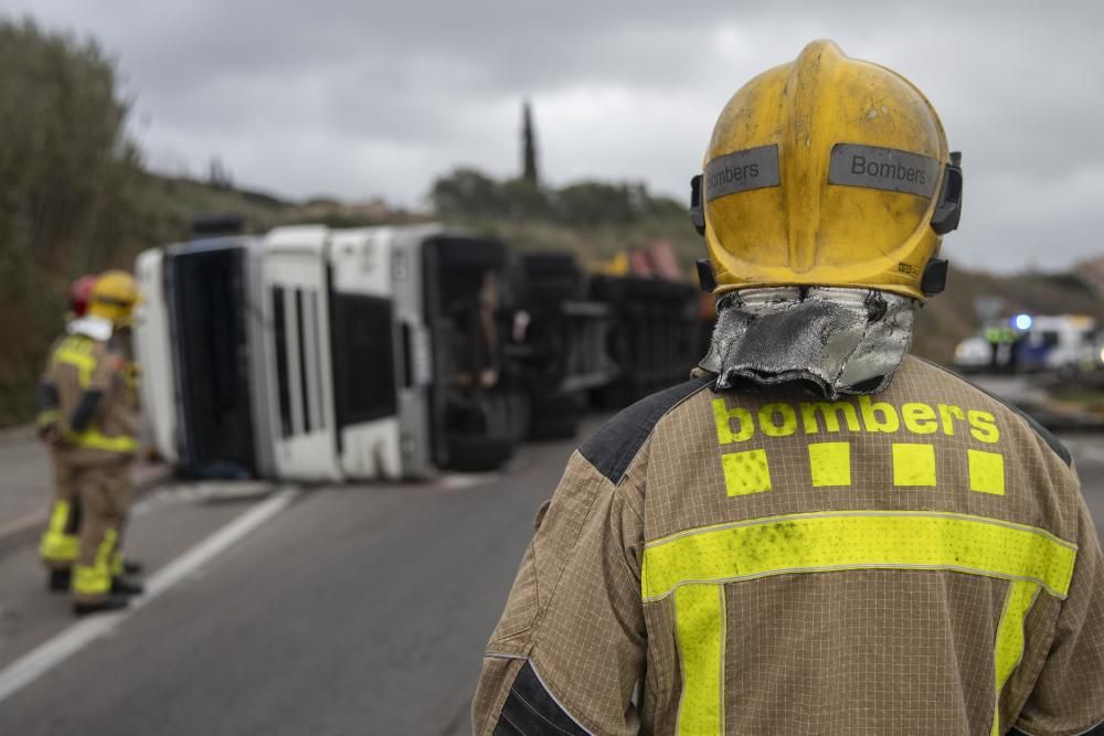 Bolca un camió i fa tallar la GI-600 a Blanes