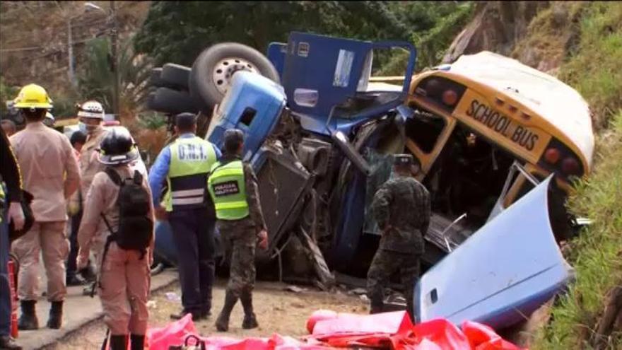 Mueren 16 personas en un accidente de autobús en Honduras