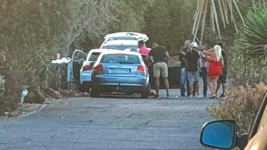 Un grupo de jóvenes en un botellín