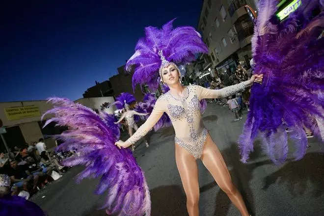 Los vecinos de Beniaján toman las calles para disfrutar del Gran Desfile