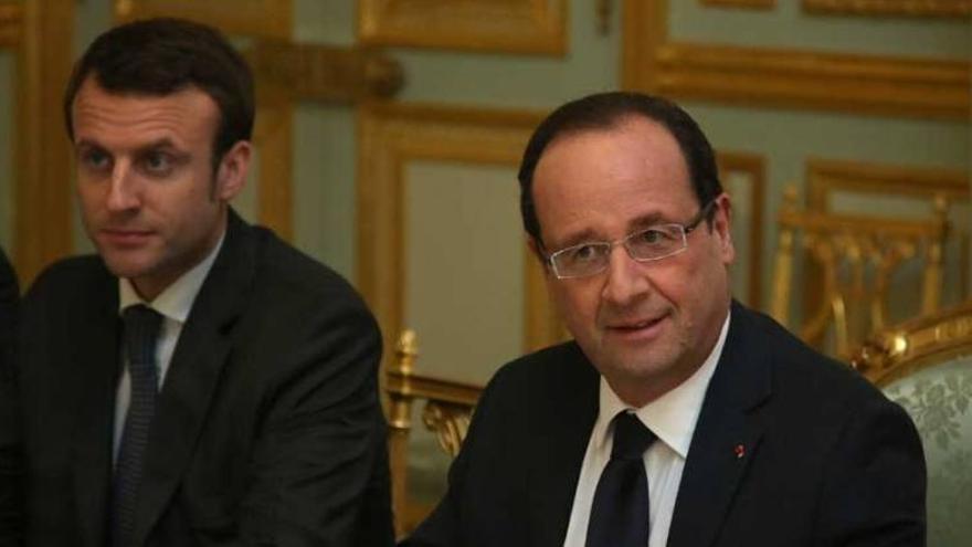 Hollande aboga por la austeridad y se deshace de los críticos