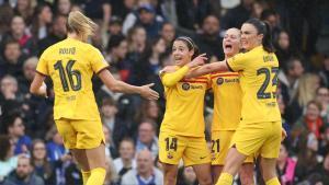 Las jugadoras del Barça celebrando el gol de Aitana ante el Chelsea