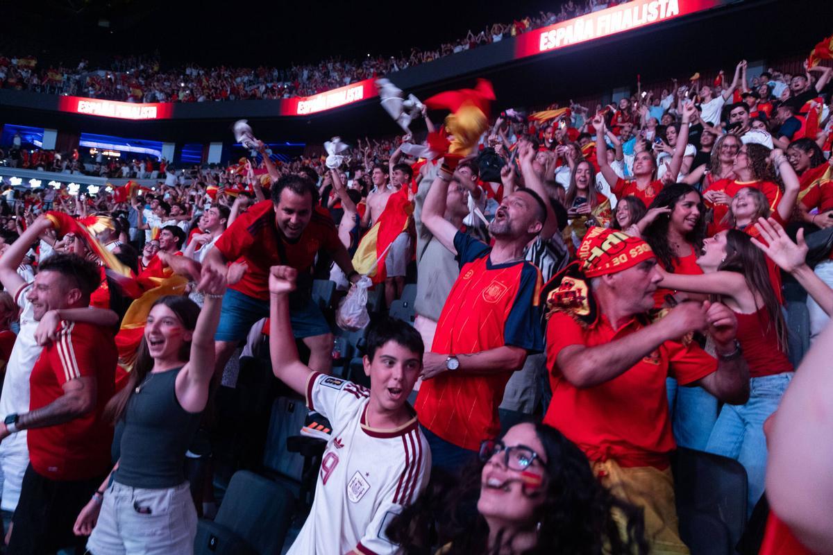 Valencia. VLC.SPD. Pantallas en el Roig Arena por el partido de semifinal del mundial de fútbol