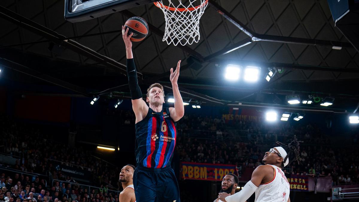 Gran partido de Vesely en la primera mitad