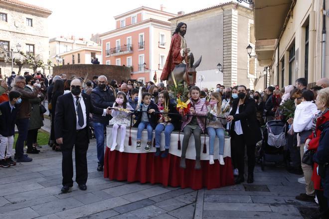 EN IMÁGENES: Los 17 pasos que participan en la Semana Santa de Gijón