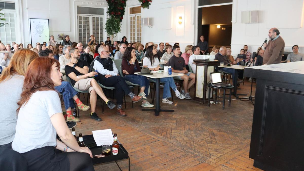 Charla de una edición anterior del Pint of Science en Zamora.