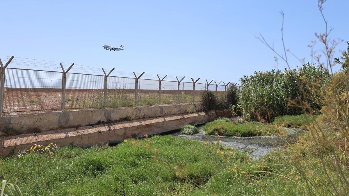 Ibiza tiene el único gran aeropuerto de España sin conexión a la red pública de agua