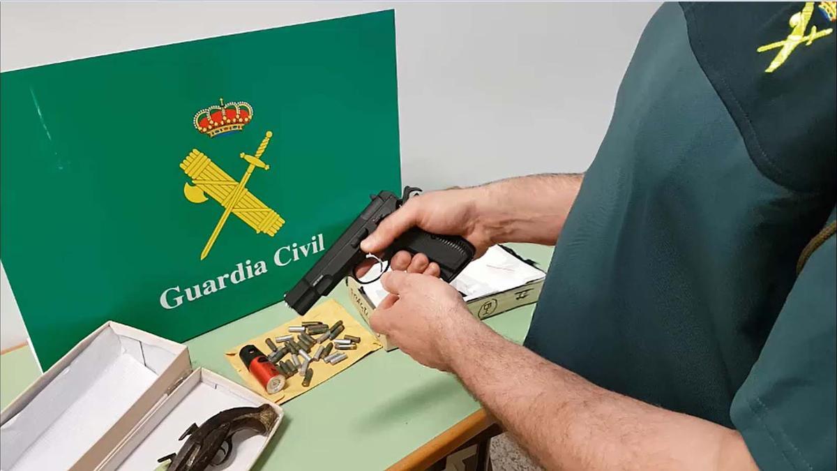 La Guardia Civil interviene en Palma tres paquetes con armas enviados por correo