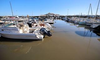 Vertido masivo de aguas fecales en la marina de lujo de Ibiza