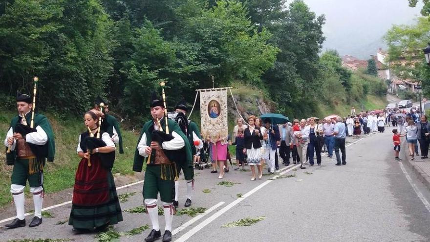 La procesión celebrada ayer en Arenas de Cabrales.