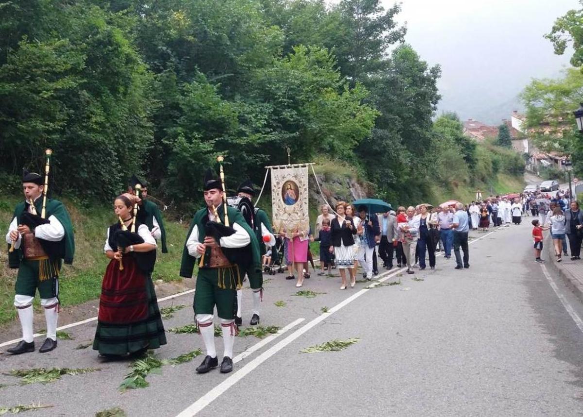 La procesión celebrada ayer en Arenas de Cabrales.