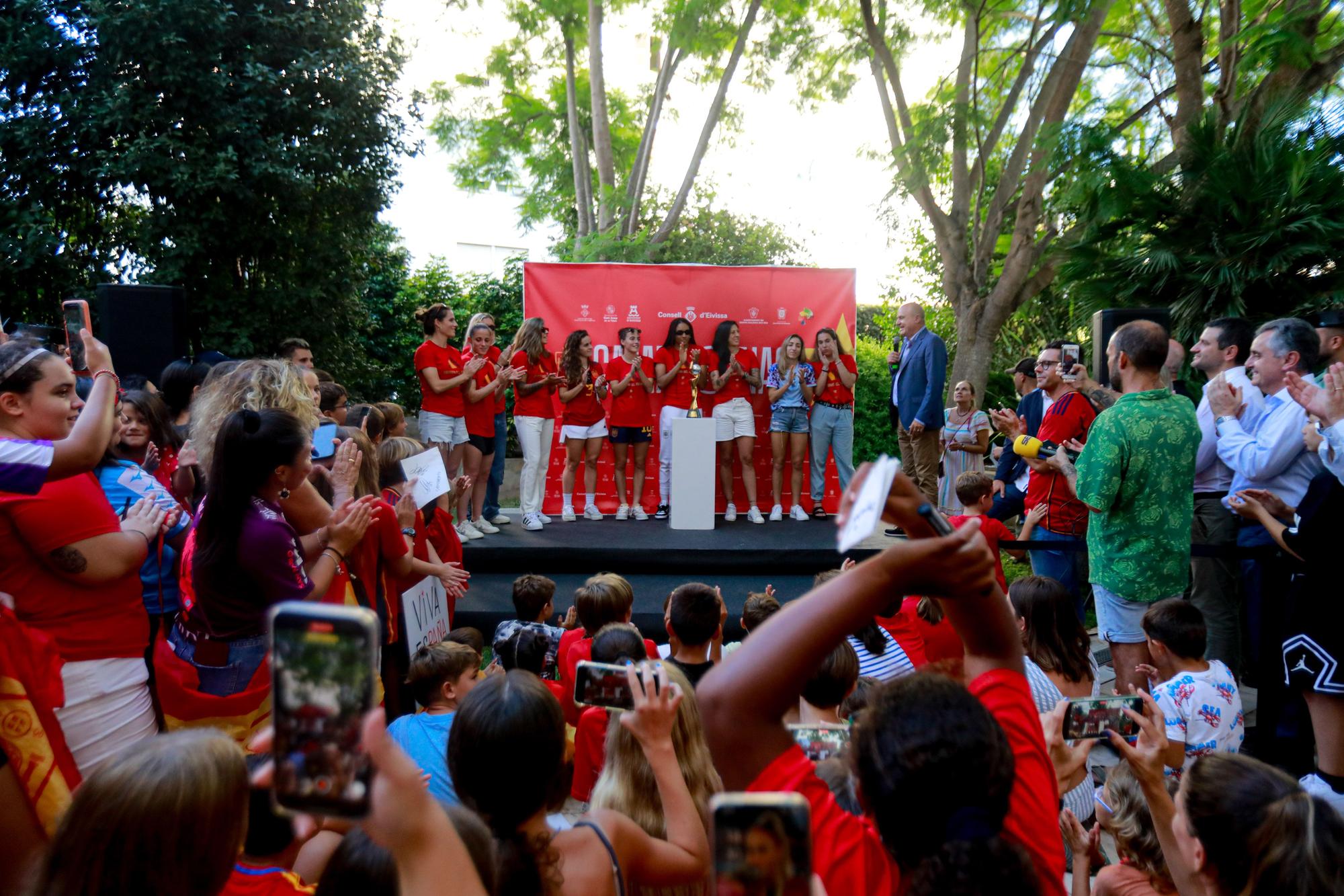 Mira todas las fotos de la Selección Española de Fútbol Femenino en Ibiza