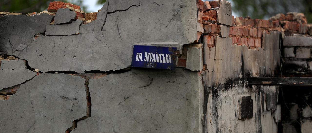 Una vivienda dañada en un bombardeo en Vilkhivka (Ucrania).