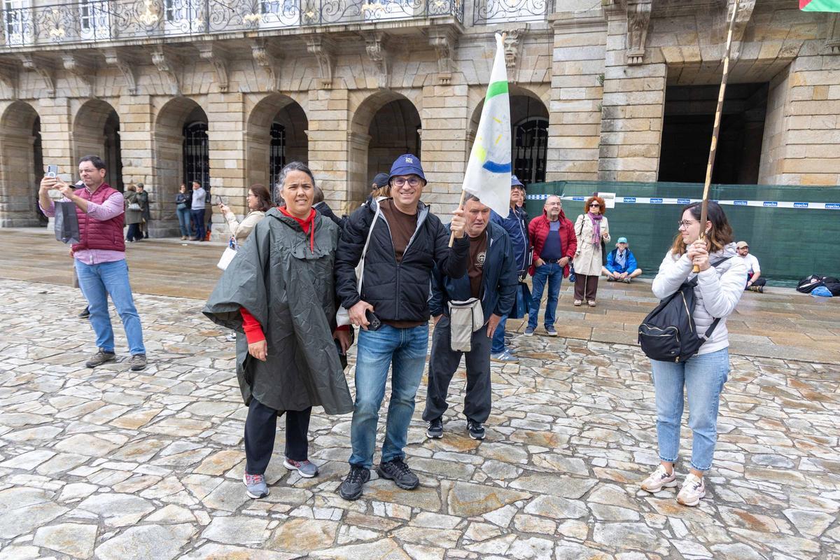 Santiago e Castanhede estreitan lazos na Praza do Obradoiro