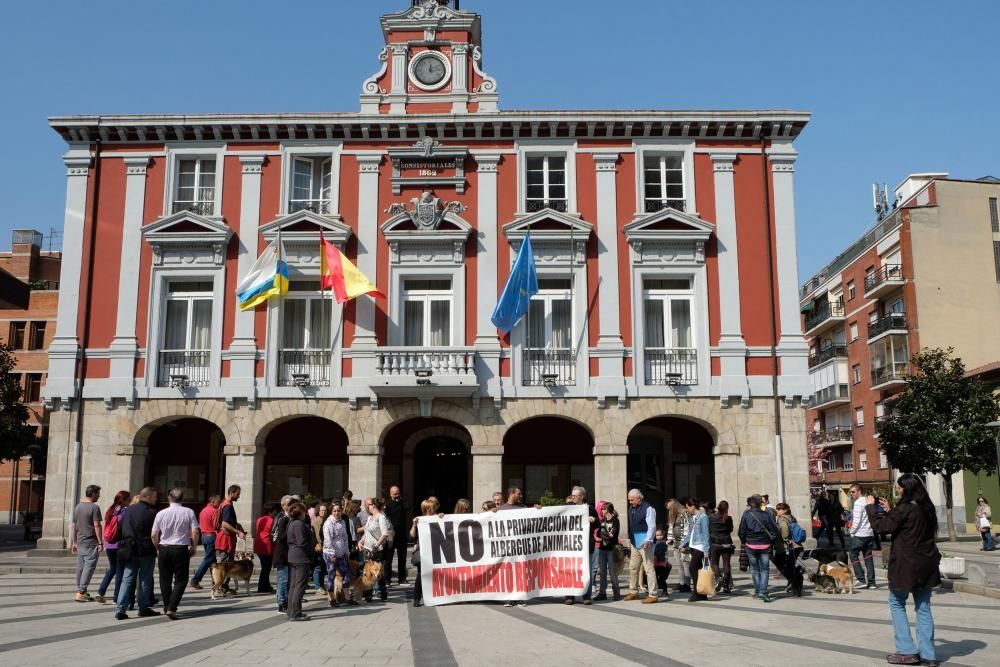 La protesta ante el Ayuntamiento.