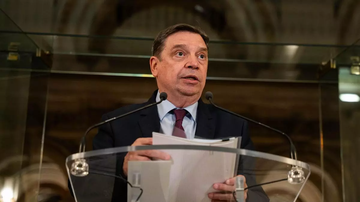 El ministro Planas anuncia un plan de 18 medidas, pero el sector mantiene las movilizaciones