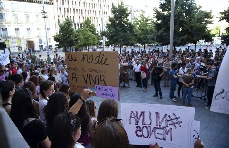 Concentraciones contra el asesinato machista en Zaragoza
