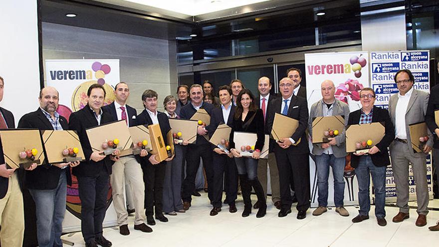 Foto de familia de los galardonados en la última edición de los premios Verema.