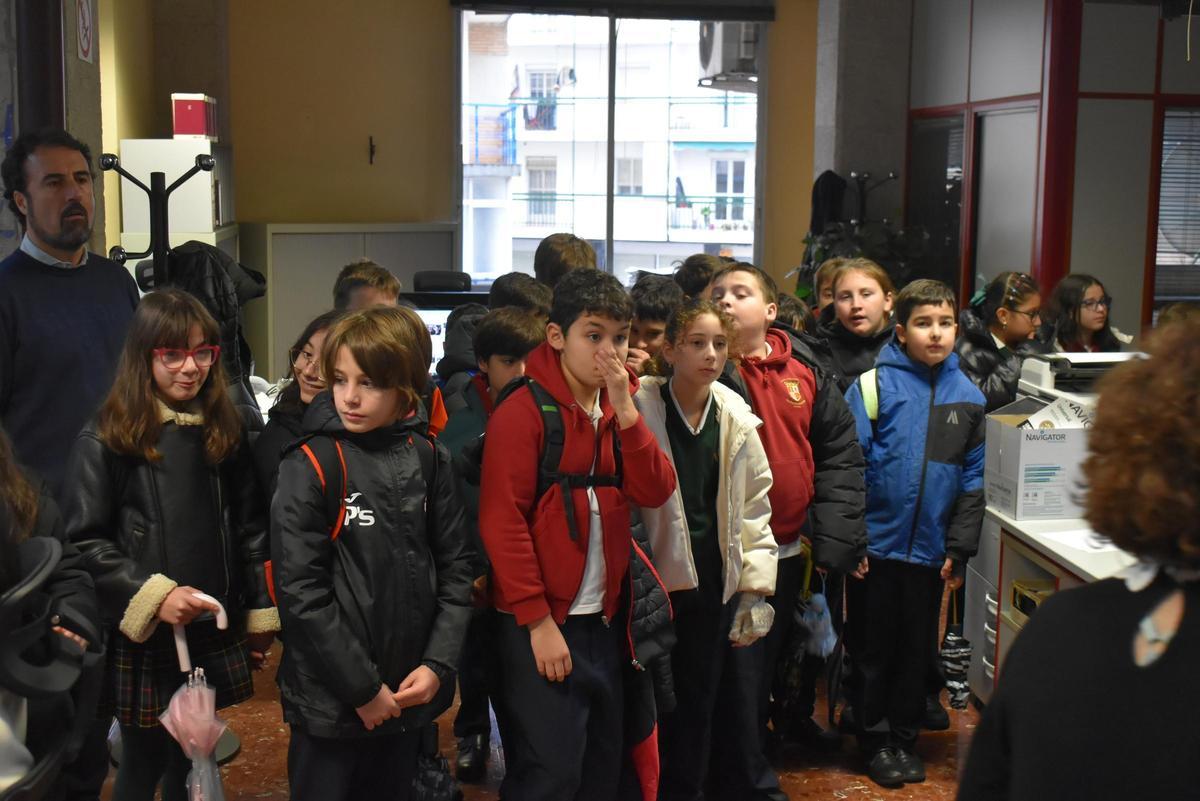 Fotogalería | El colegio María Auxiliadora de Cáceres visita El Periódico Extremadura