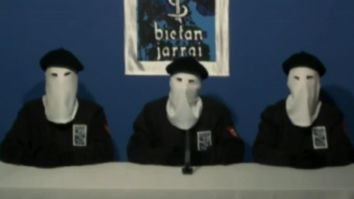 La organización terrorista ETA anunciará su disolución el próximo 5 de mayo en un acto que se celebrará en Bayona.