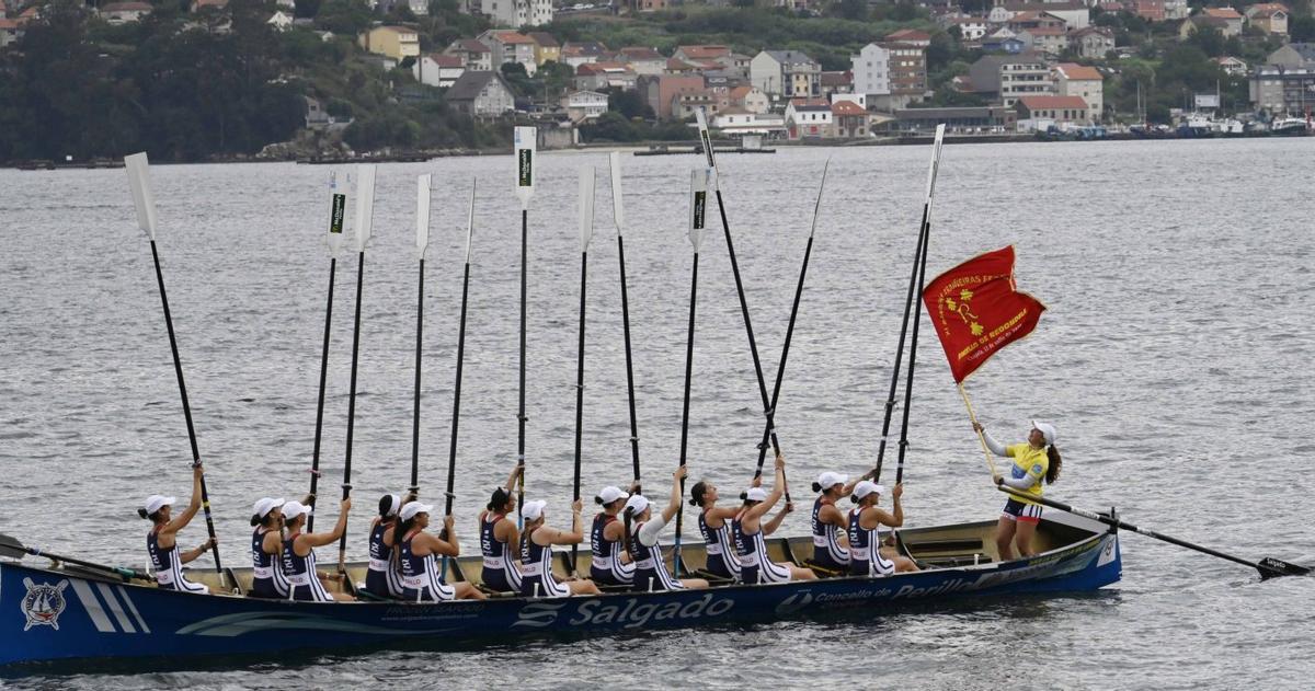 Las remeras de Perillo festejan su triunfo ondeando la bandera ganada. | PABLO HERNÁNDEZ GAMARRA