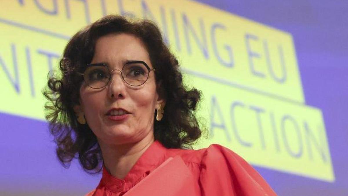 La comissària europea Hadja Lahbib, ahir a Brussel·les. | OLIVIER HOSLET / EFE