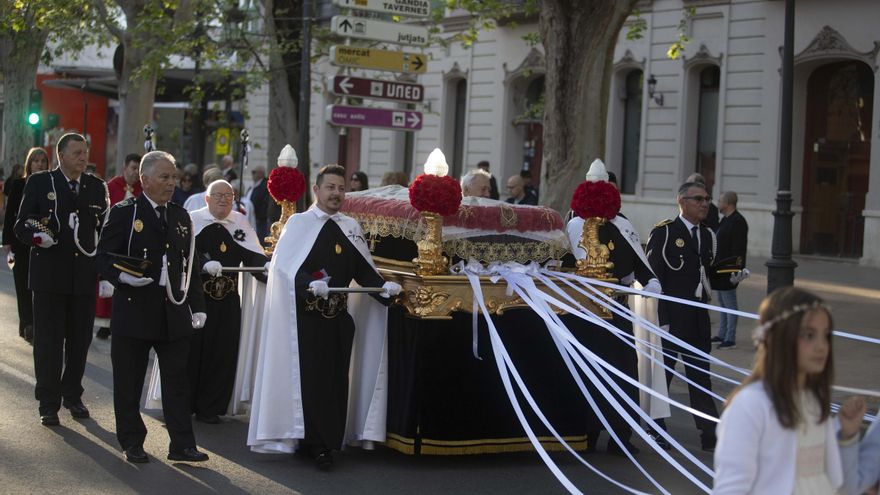 Así ha sido la procesión de “La Camilla” en Xàtiva
