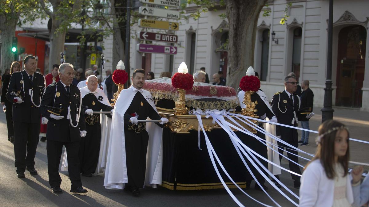 Así ha sido la procesión de “La Camilla” en Xàtiva
