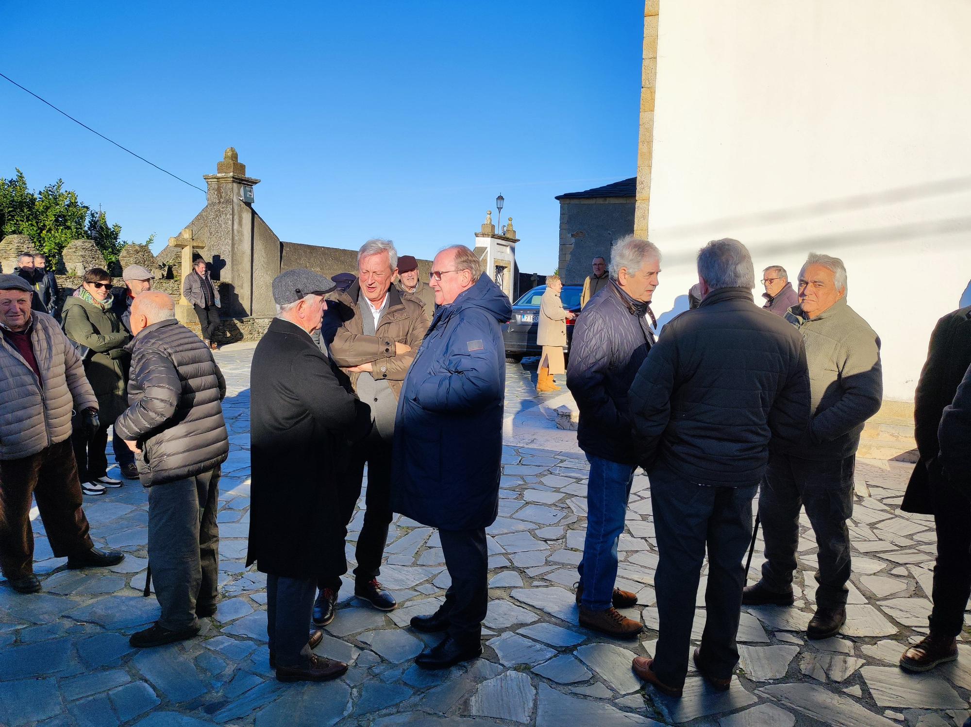 La iglesia de Santa Marina, llena para despedir a Manuel Bedia