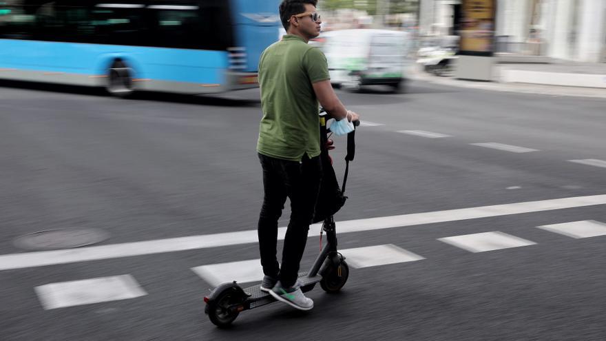 Málaga obligará a llevar casco a los conductores de patinetes eléctricos