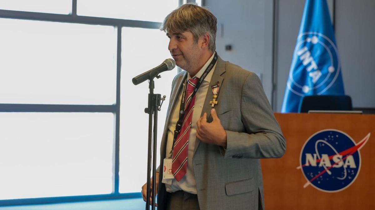 Luis Alfonso Neira, condecorado por su labor para proteger el Complejo de Comunicaciones del Espacio Profundo en el incendio forestal de Madrid