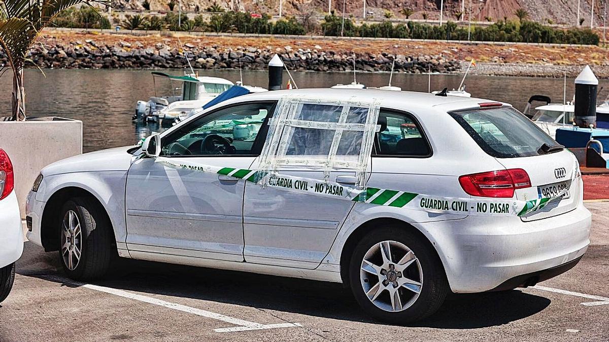 Coche del padre de las niñas desaparecidas en el muelle.