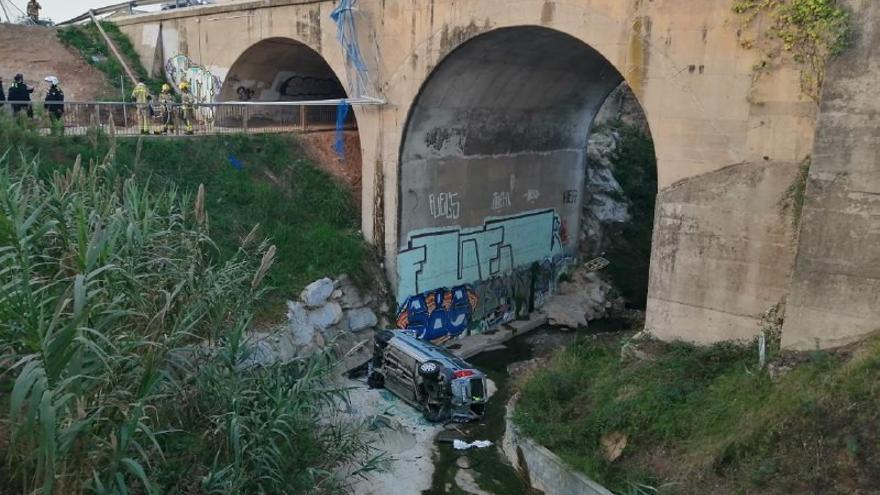 El vehicle, accidentat en un pont de la C-55, a Olesa