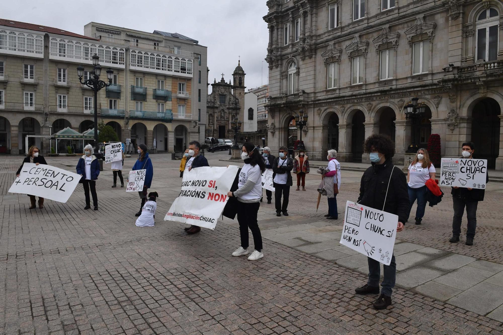 Protesta en María Pita de afectados por la ampliación del CHUAC