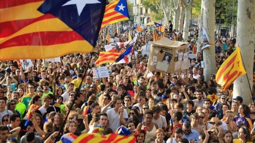 La ANC convoca ante el Parlament para celebrar &quot;la llegada de la república&quot;