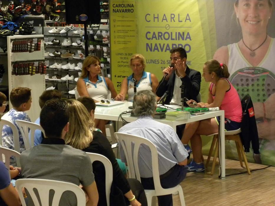 La jugadora de pádel malagueña presenta su proyecto solidario con una charla en El Corte Inglés