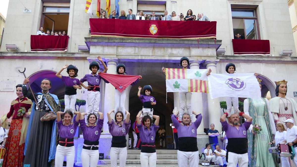 EN IMATGES | Les diferents generacions de la Colla Castellera de Figueres protagonitzen el pregó de Santa Creu