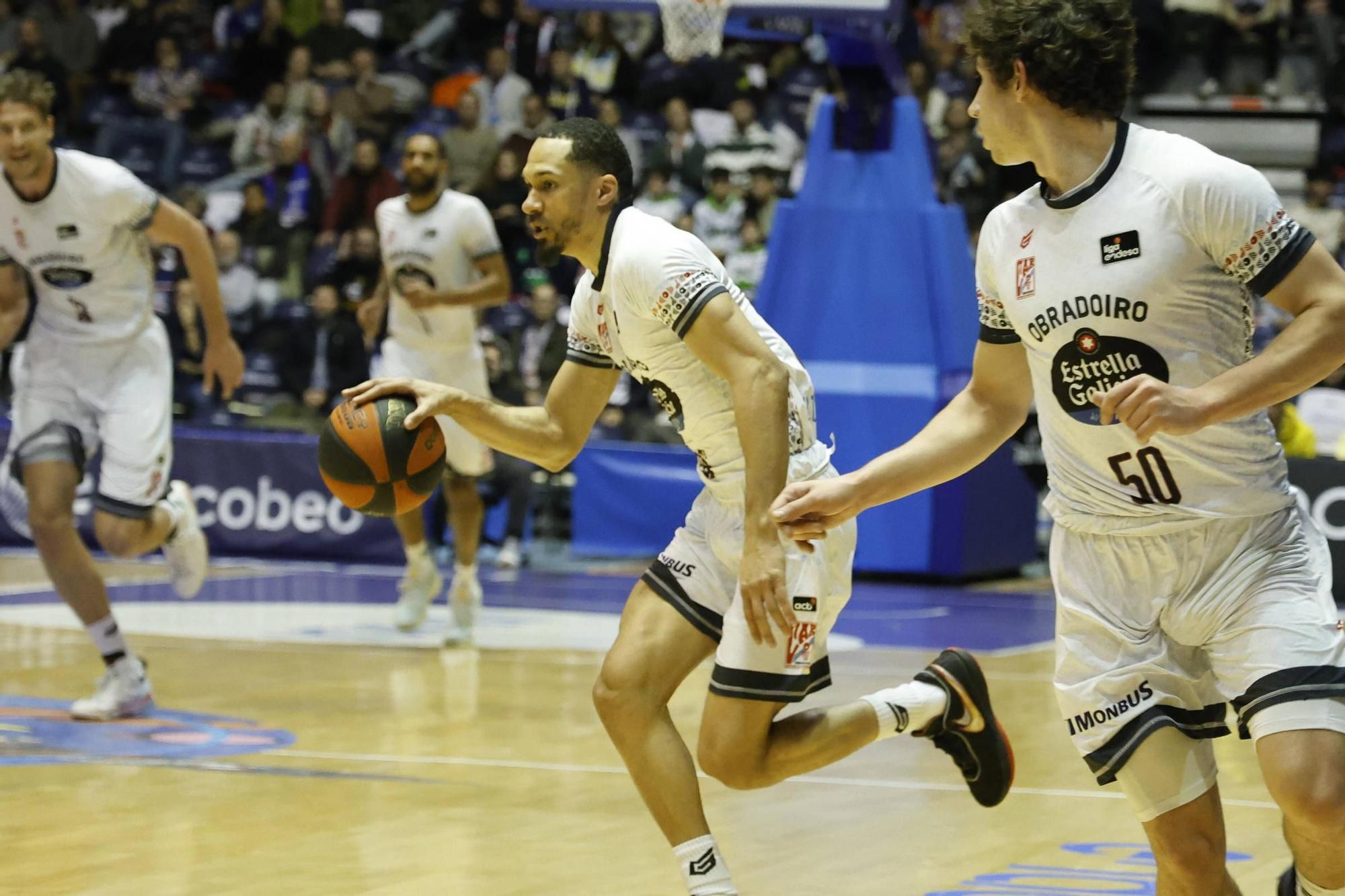 El Obradoiro suma otra derrota, esta ante el Tenerife por 86 a 97 en el Multiusos Fontes do Sar