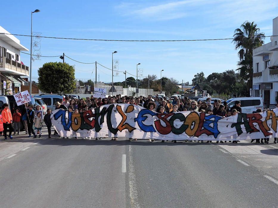 Manifestación para reclamar un nuevo colegio en Sant Ferran