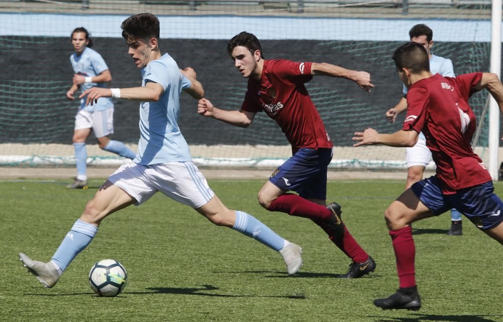 El equipo celeste se proclama campeón de liga tras golear al Pontevedra.