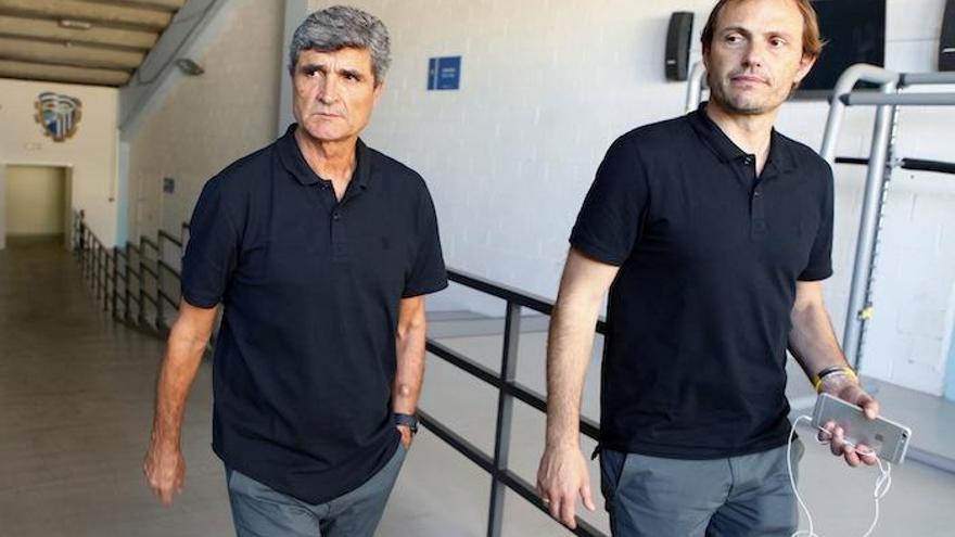 Juande Ramos, técnico del Málaga, junto al director deportivo, Francesc Arnau.