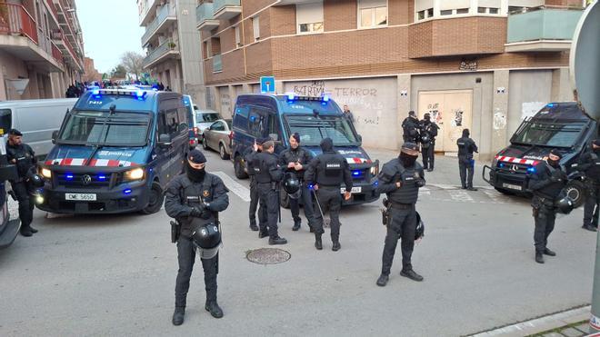 El desnonament del bloc 8 de Manresa, en imatges