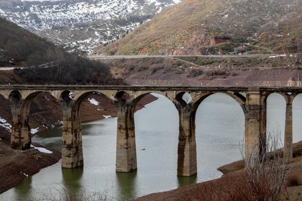 Así está el pantano de Barrios de Luna