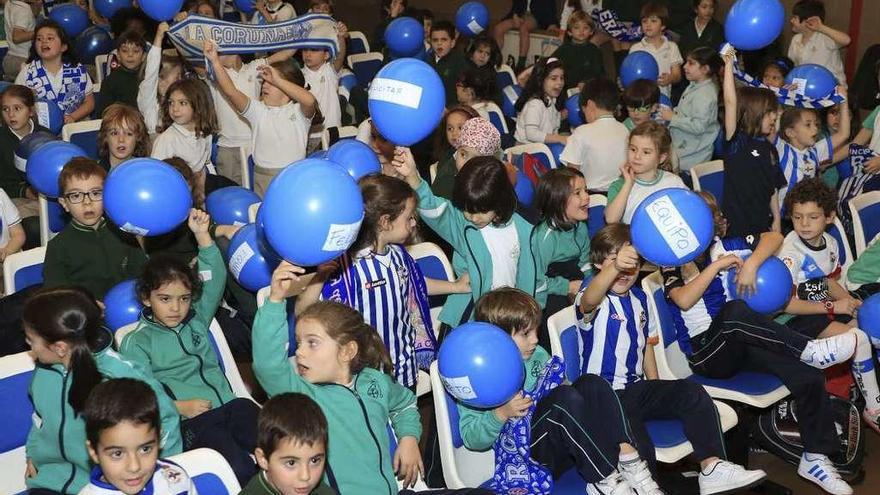 Rapaces de colexios da Coruña en algún dos actos de &#039;Os Nosos Valores&#039; celebrado hai meses.