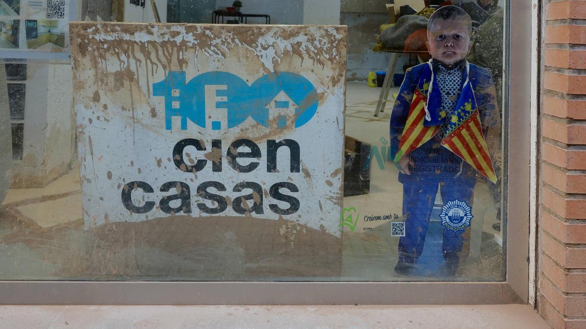 Estado en el que quedó una inmobiliaria de Paiporta tras la dana del 29 de octubre.