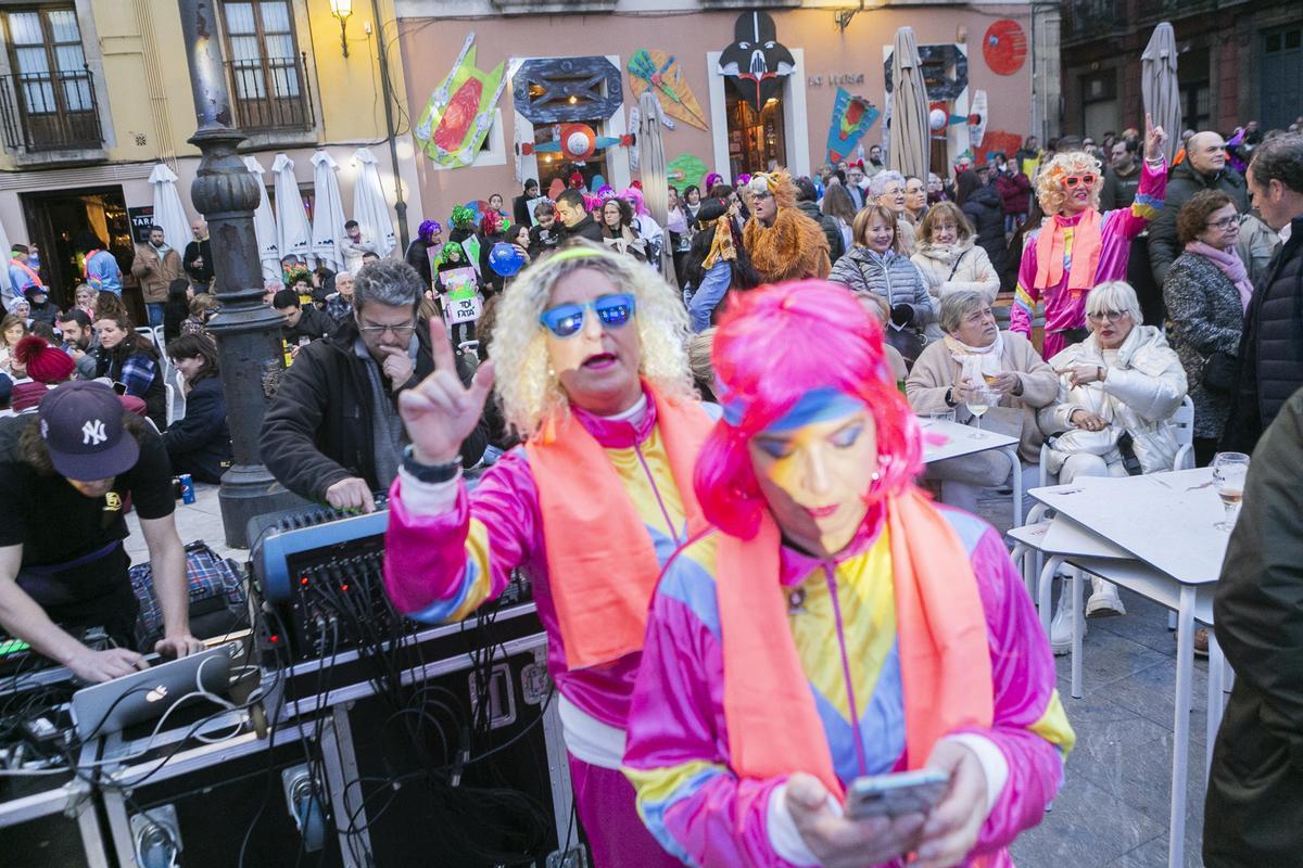 EN IMÁGENES: el concurso de murgas y comparsas de Avilés