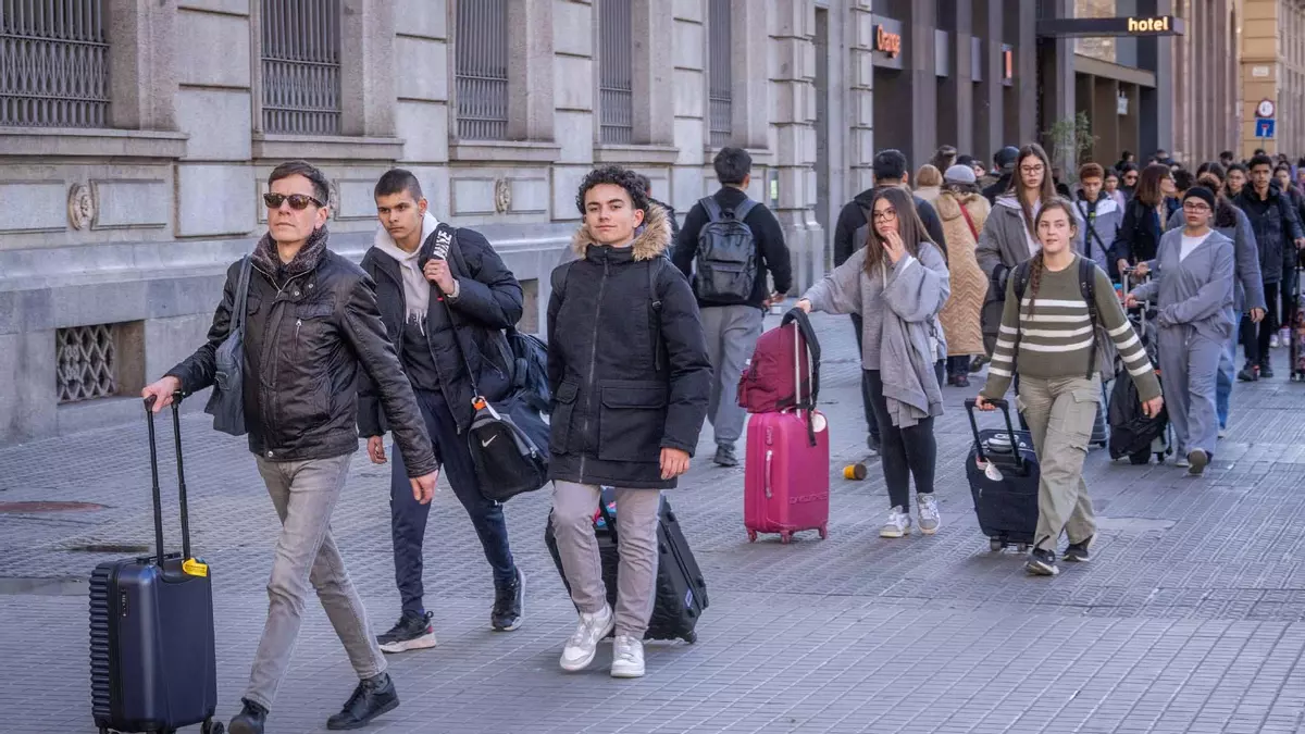 El engaño de bajar el IRPF y doblar la tasa turística